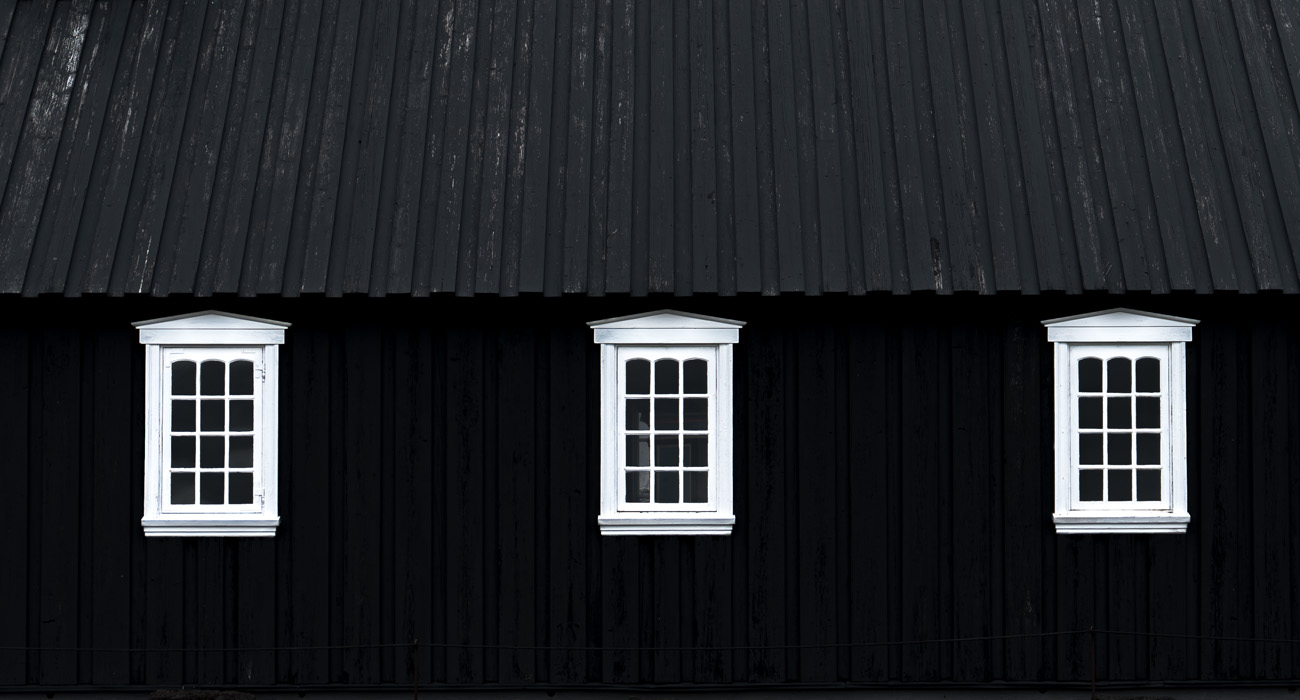 Read more about the article The Art of Minimalism in Abstract Travel Photography