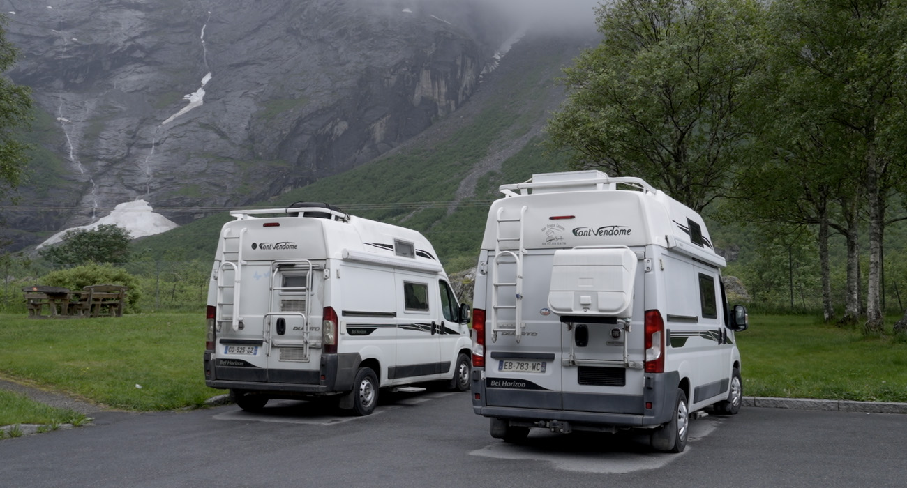 Read more about the article How to Travel Cheaply